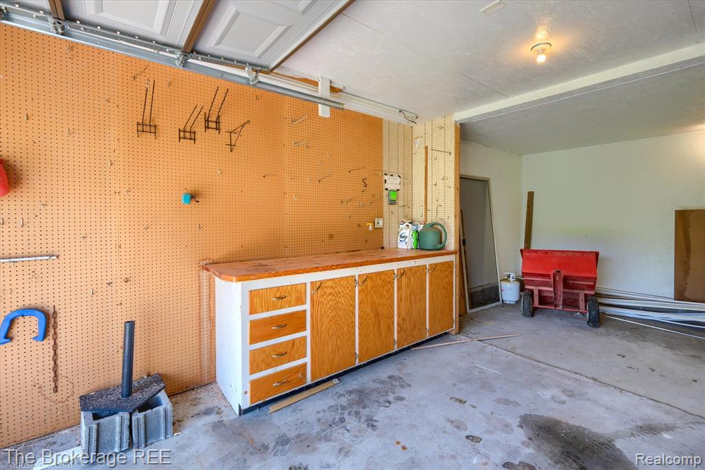 5495 E Coldwater Road, Flint, MI 48506 — Photo 43