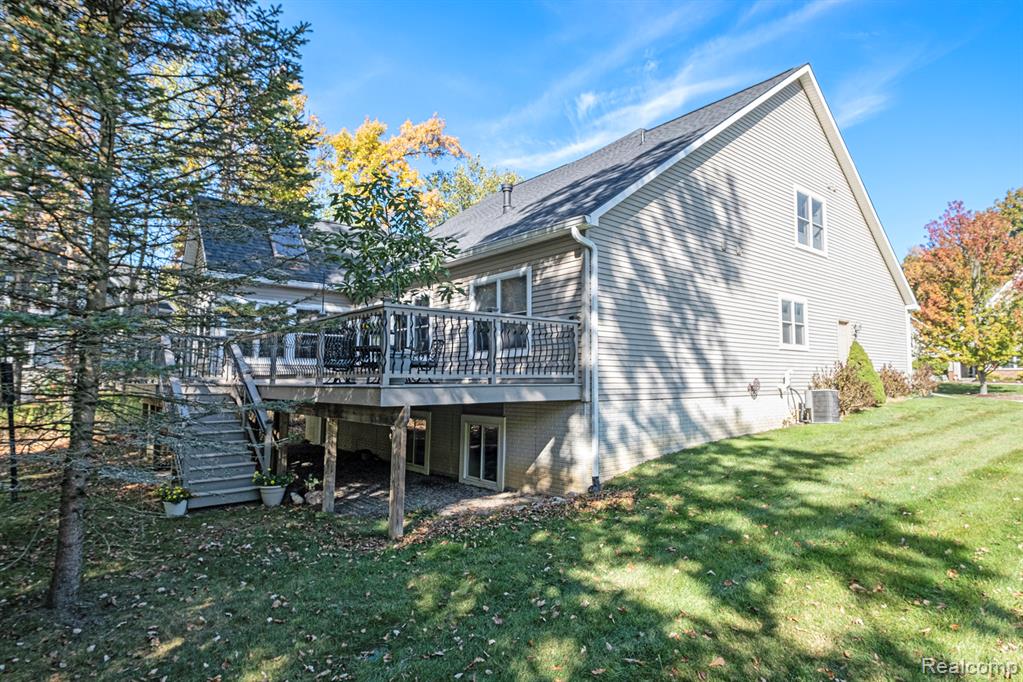 10229 Edgewood Drive, Grand Blanc, MI 48439 — Photo 24