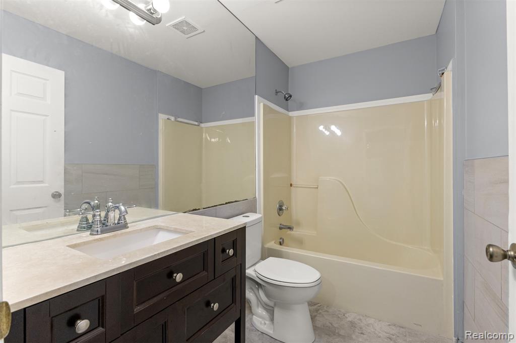 10913 Edlie Circle, Dearborn Heights, MI 48214 — Photo 24