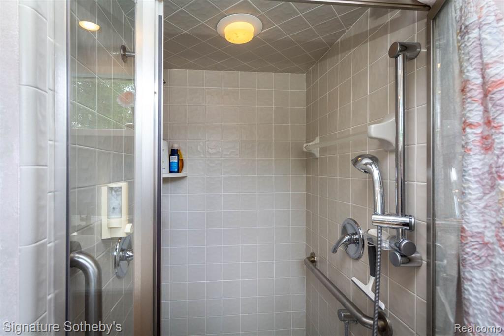 5396 Fairway Court, West Bloomfield, MI 48323 — Photo 25