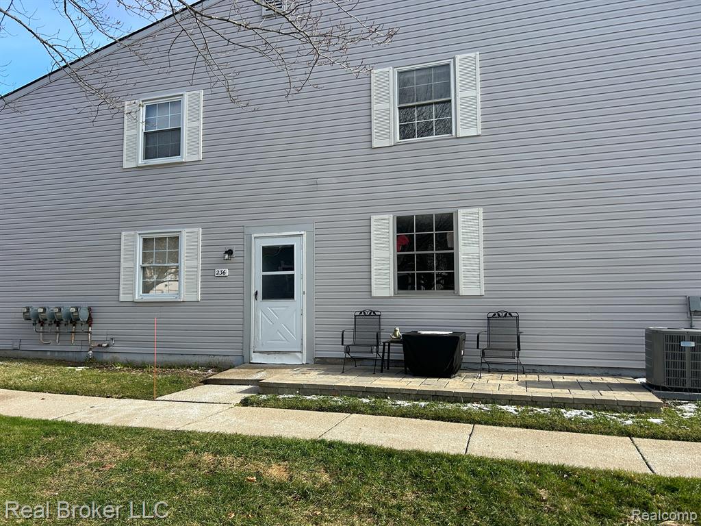 236 AQUEDUCT Drive, 81, Walled Lake, MI 48390 — Photo 2