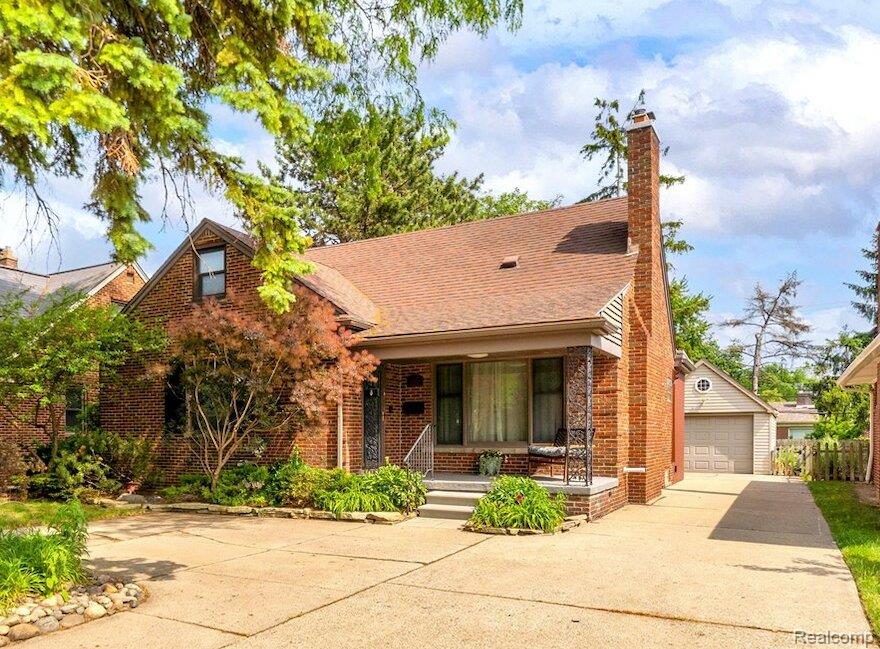 3015 Bembridge Road, Royal Oak, MI 48073