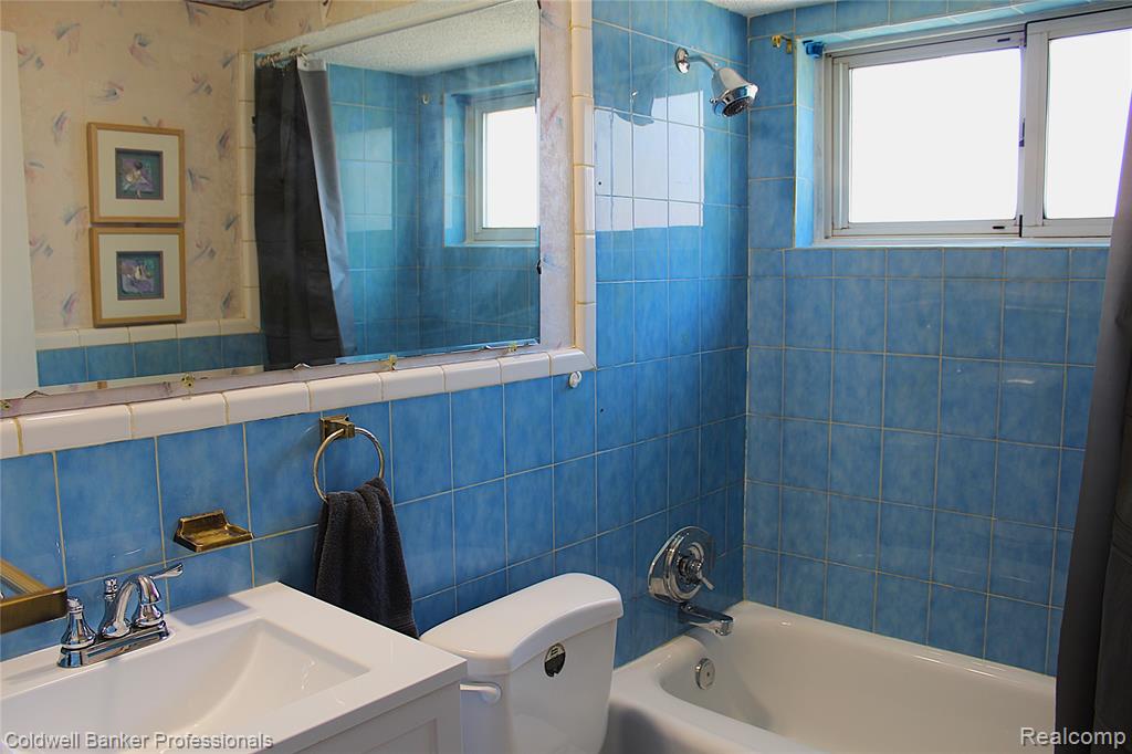 6564 Colonial Street, Dearborn Heights, MI 48127 — Photo 11