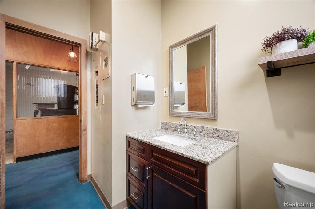 1050 W HURON Street, Waterford, MI 48328 — Photo 8