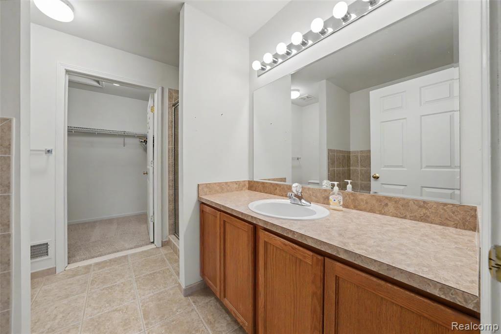 45467 Coachfort Drive, Macomb, MI 48044 — Photo 19