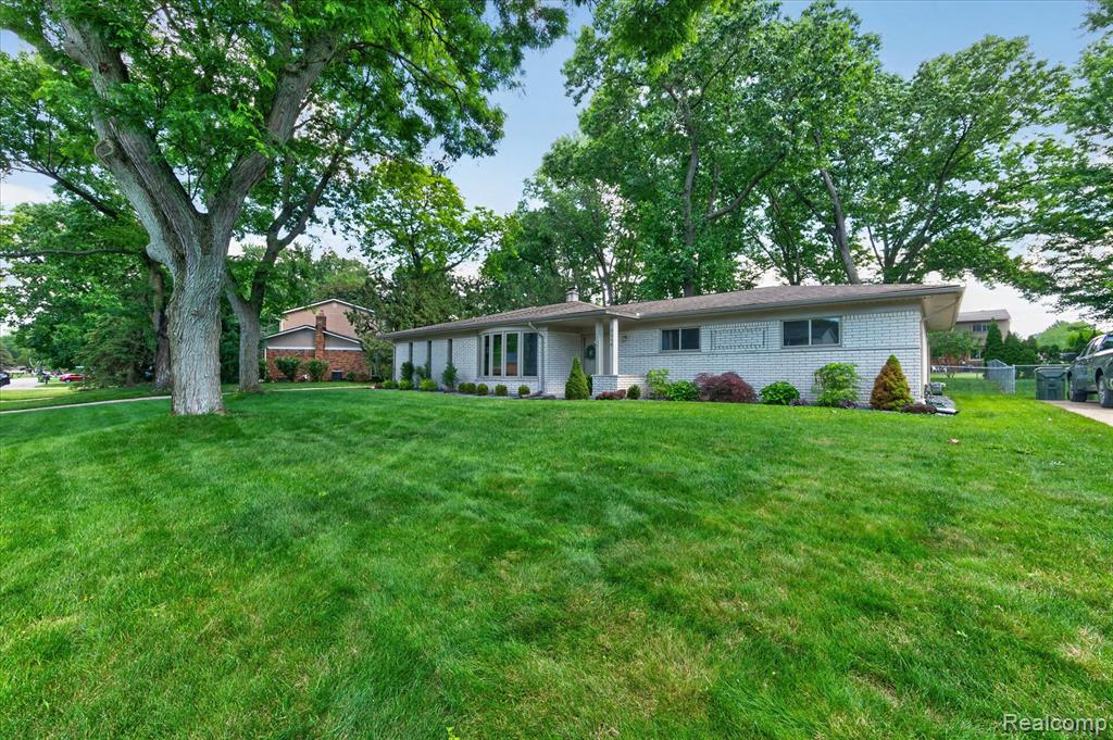 6646 Yarborough Drive, Utica, MI 48316 — Photo 6