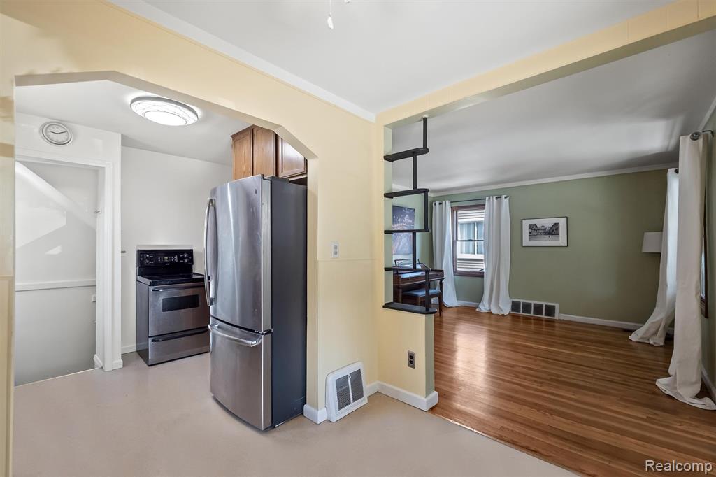 917 N Edison Avenue, Royal Oak, MI 48067 — Photo 11