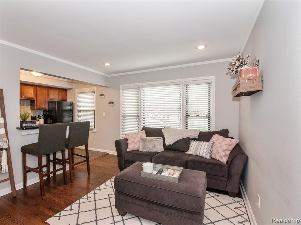 621 E Lincoln Avenue, Royal Oak, MI 48067 — Photo 3