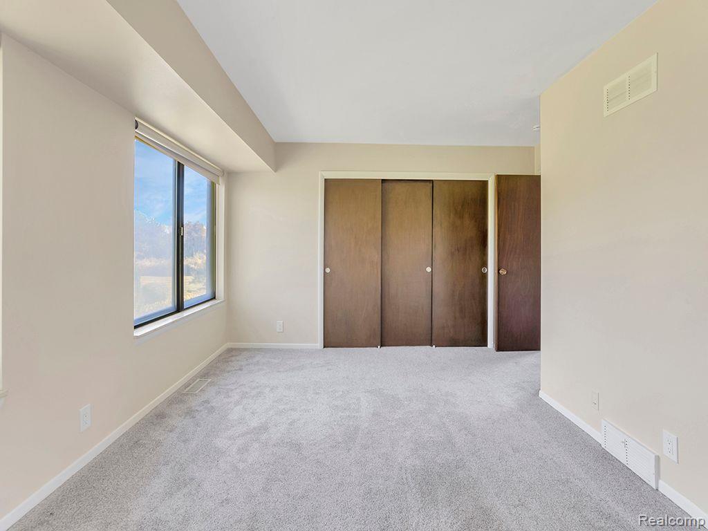 3092 LINDENWOOD Drive, Dearborn, MI 48120 — Photo 20