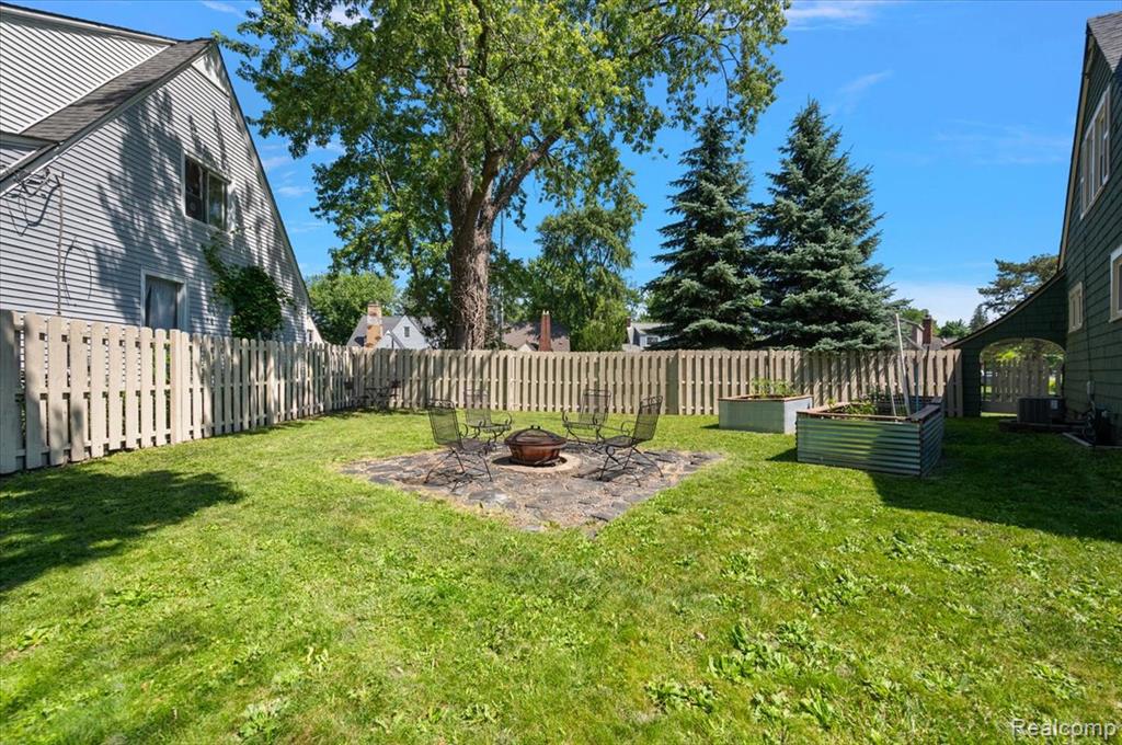 580 E Montcalm Street, Pontiac, MI 48342 — Photo 8
