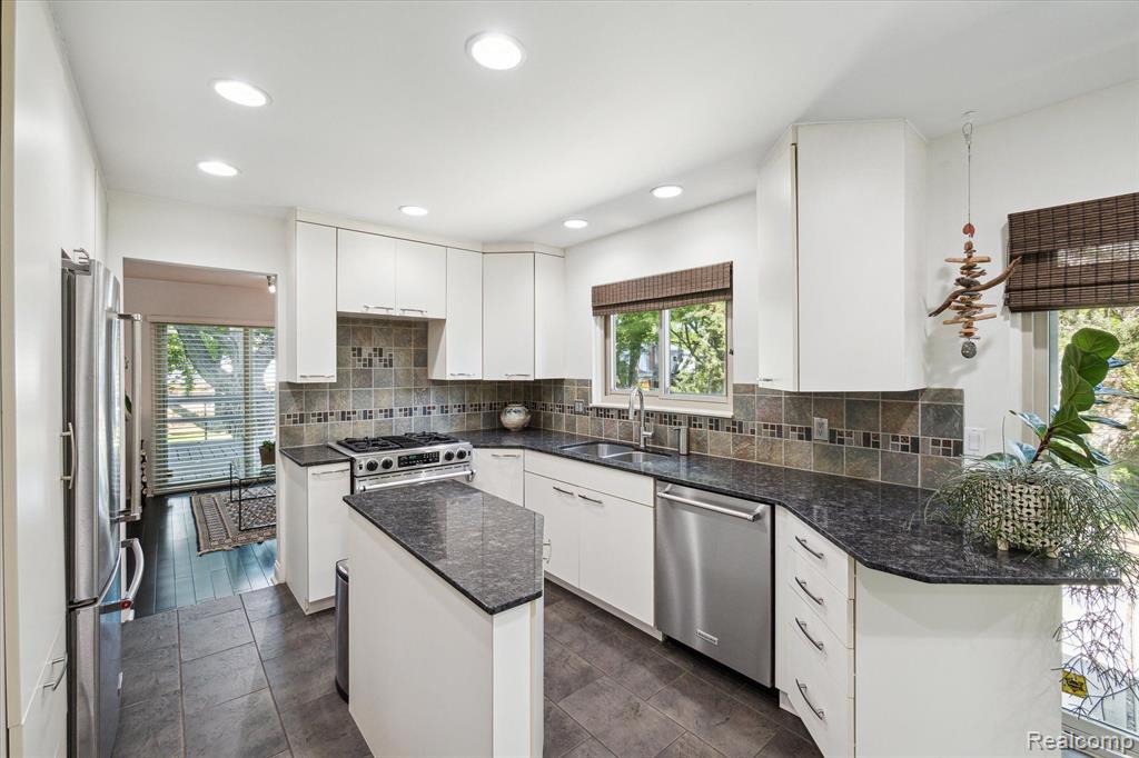 427 Rolling Green Circle S, Rochester Hills, MI 48309 — Photo 13