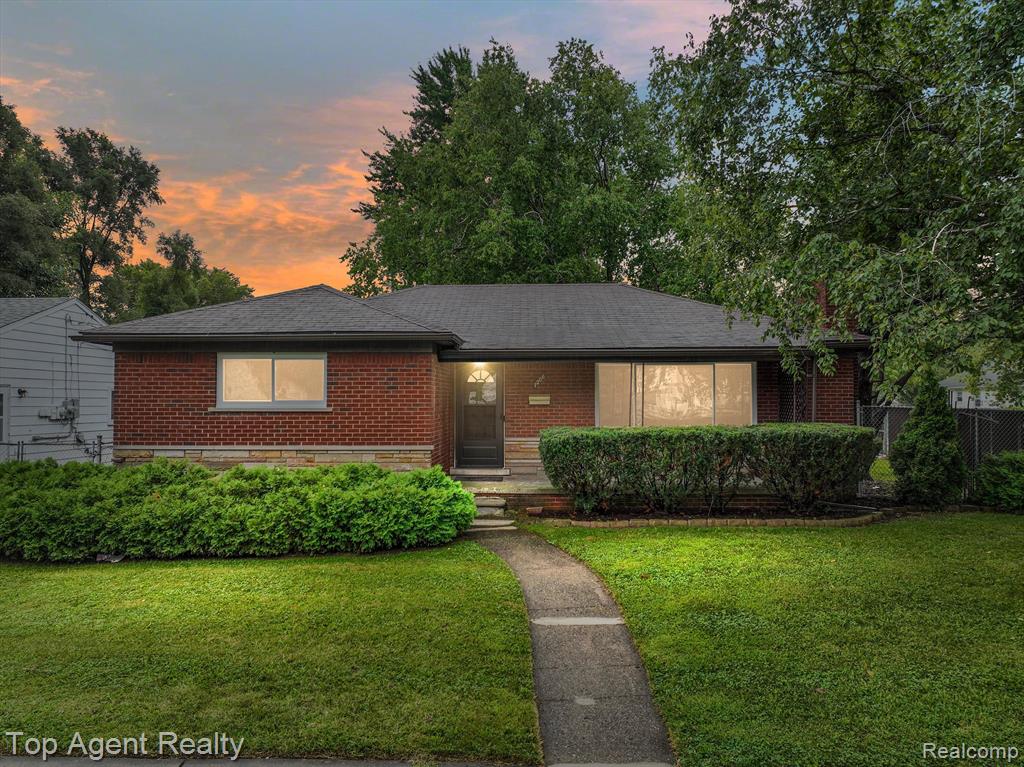 7206 YACHT Avenue, Warren, MI 48091 — front exterior