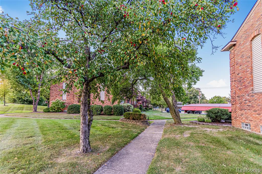 42266 Woodward Avenue, Bloomfield Hills, MI 48304 — Photo 36