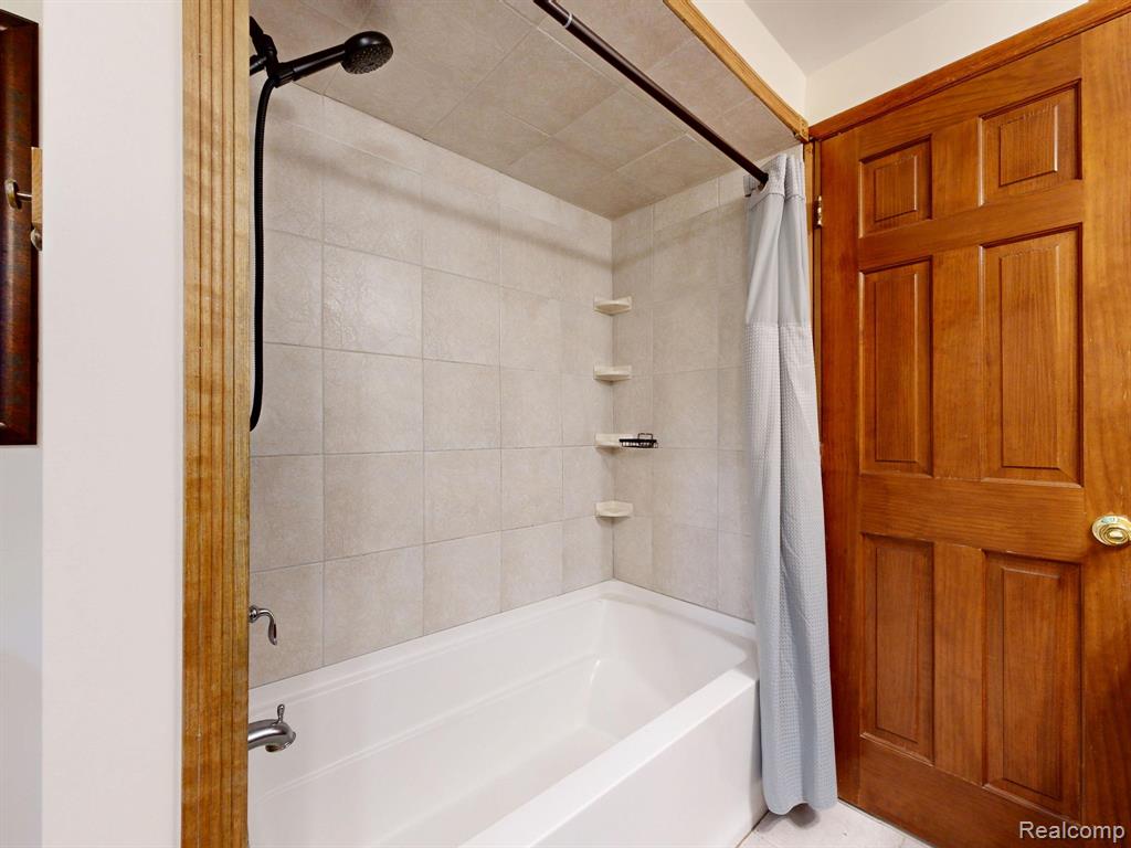 6624 Wellesley Terrace, Clarkston, MI — Photo 40