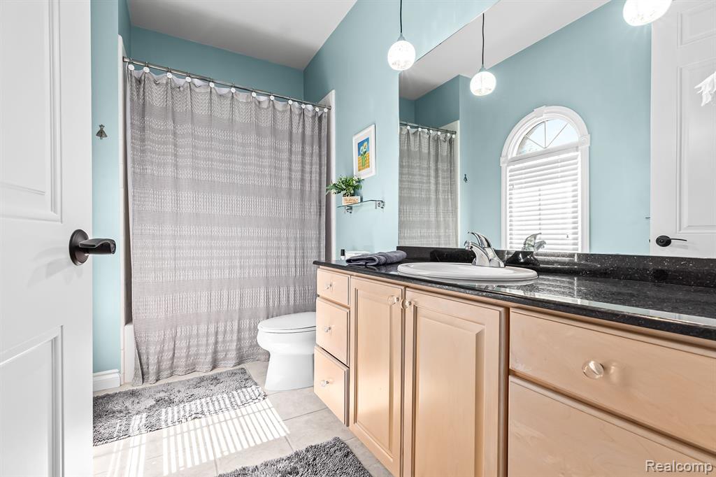 10815 SPARKLING WATERS Court, South Lyon, MI 48178 — Photo 33