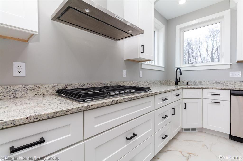 2910 LOON Drive, Wixom, MI 48393 — Photo 71