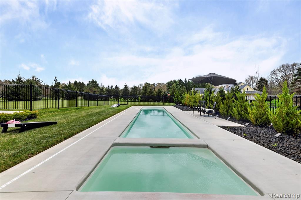 8439 Holcomb Road, Clarkston, MI 48348 — Photo 11