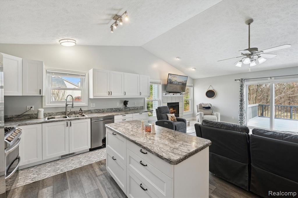 5817 CARTER, Howell, MI 48843 — Photo 12