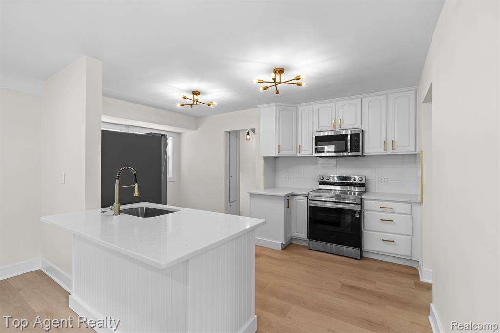 24300 Seneca Street, Oak Park, MI 48237 — Photo 15