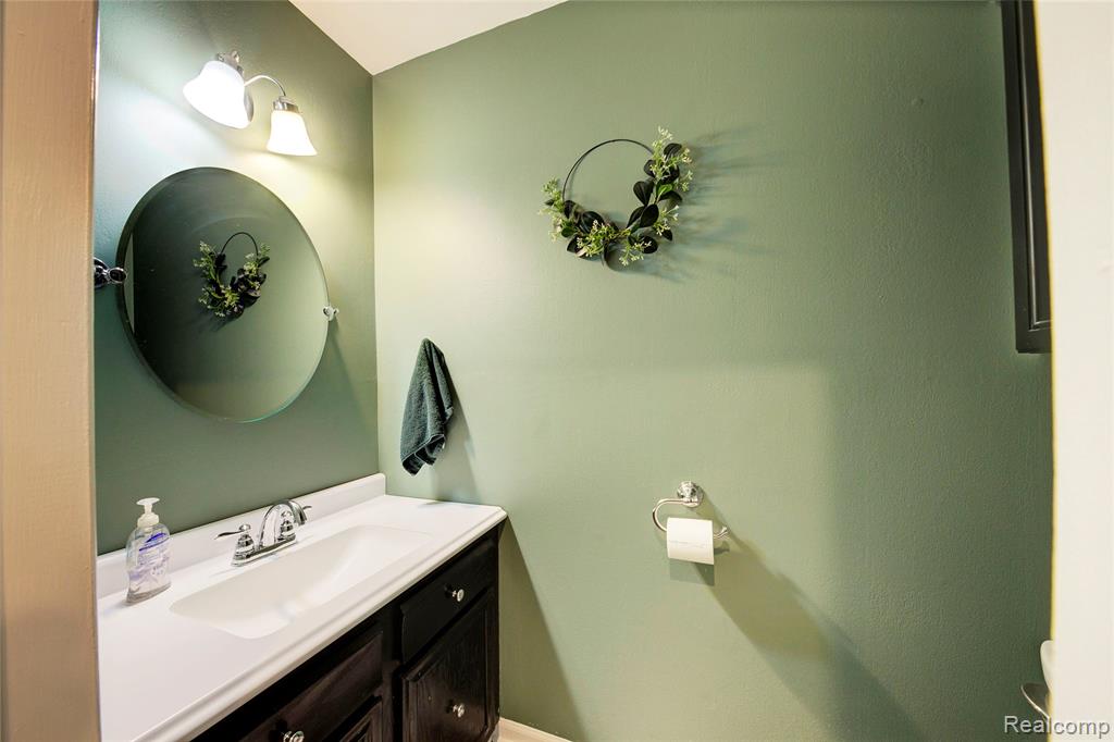 5646 New Meadow Drive, Ypsilanti, MI 48197 — Photo 18