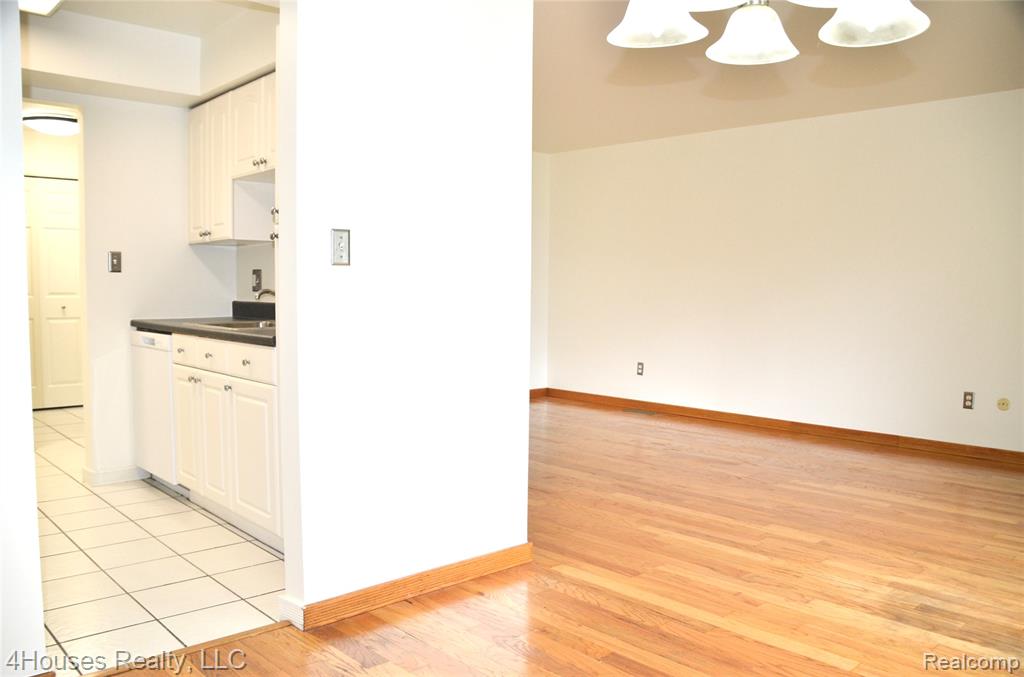 737 E Fox Hills Drive, 180, Bloomfield Hills, MI 48304 — Photo 7