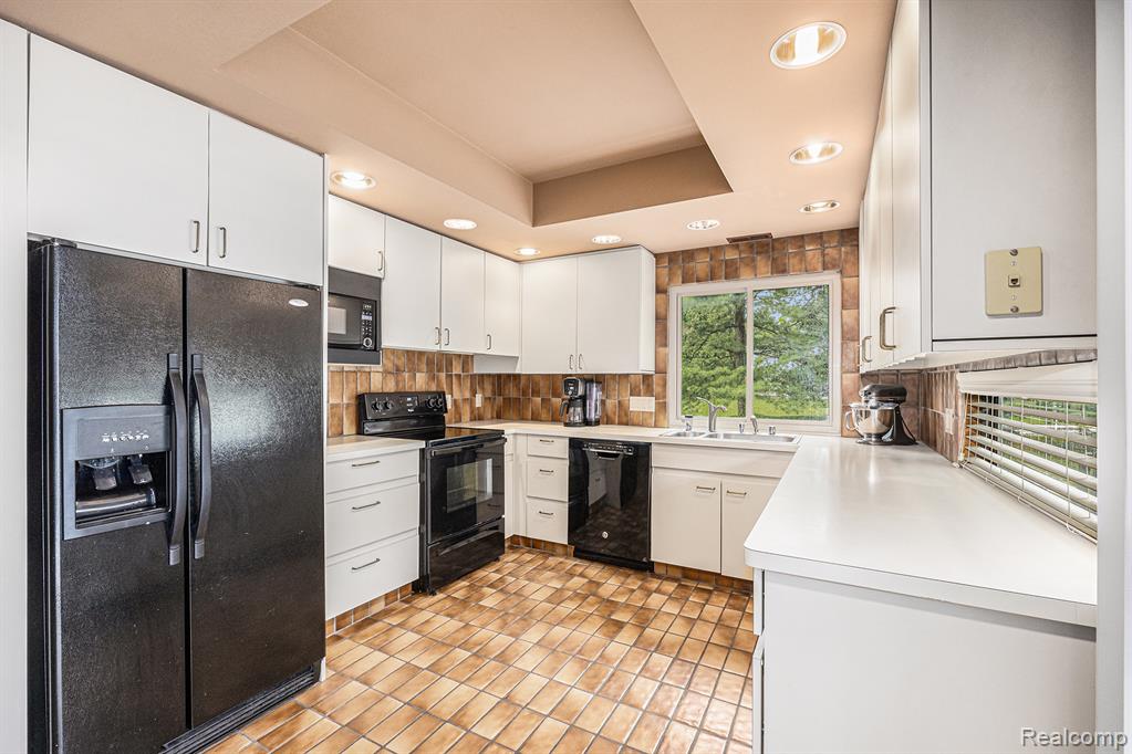 5722 Perrytown Drive, West Bloomfield, MI — Photo 13