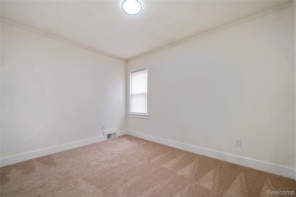 19133 Huntington Avenue, Harper Woods, MI 48225 — Photo 22