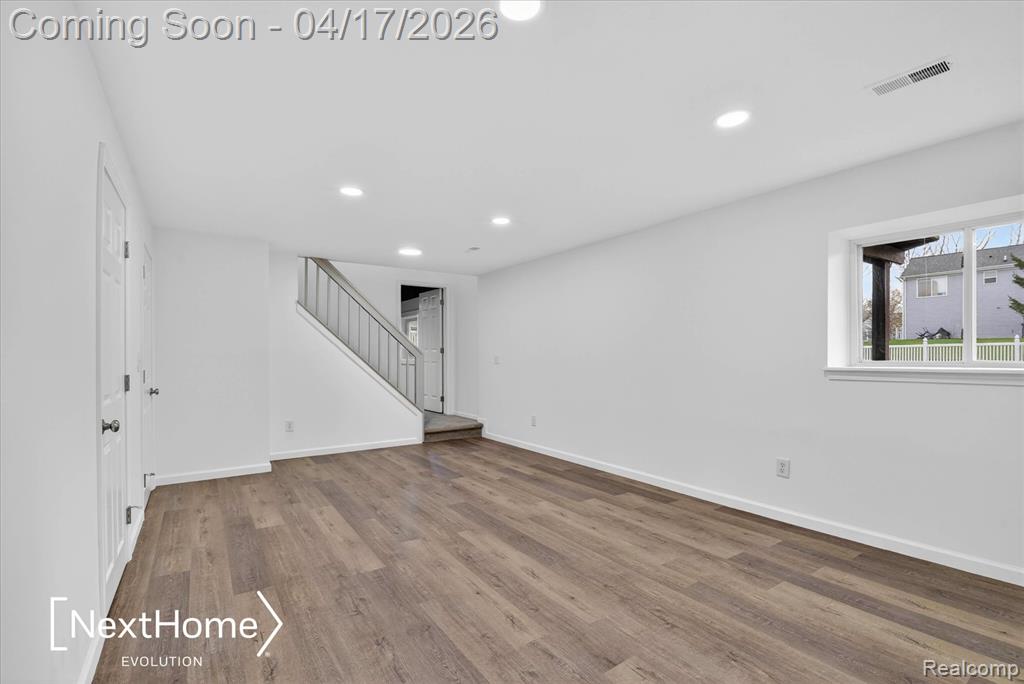 321 Oxford Court, Belleville, MI 48111 — Photo 35
