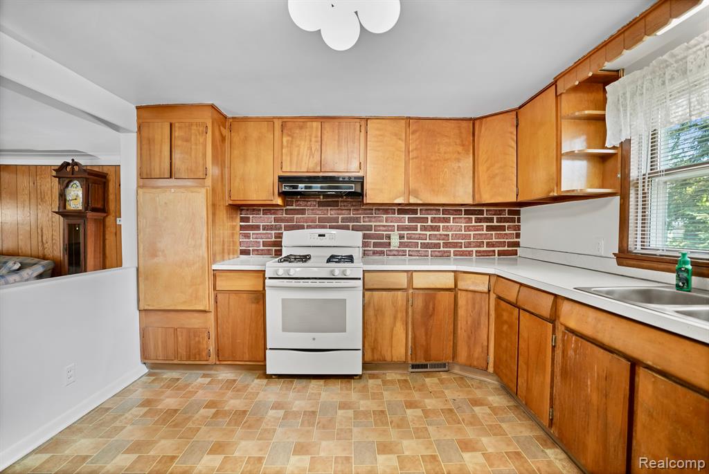 6154 Roberta Street, Burton, MI 48509 — Photo 4