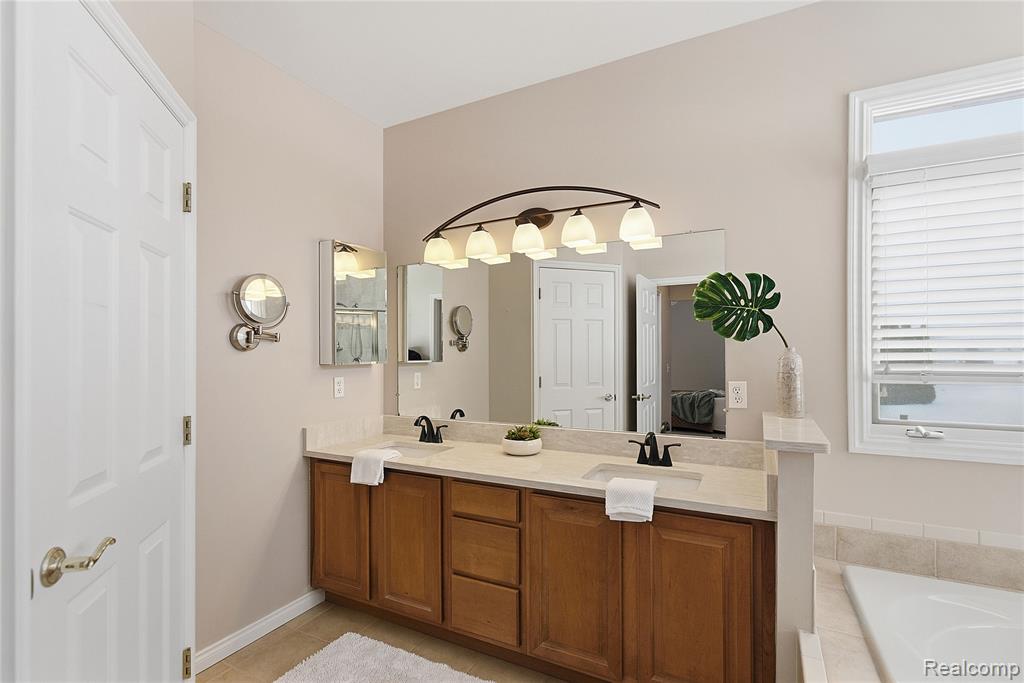 966 Majestic Drive, Rochester Hills, MI 48306 — Photo 26