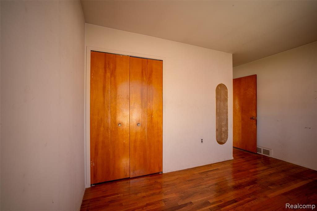 29889 Brown Court, Garden City, MI — Photo 15