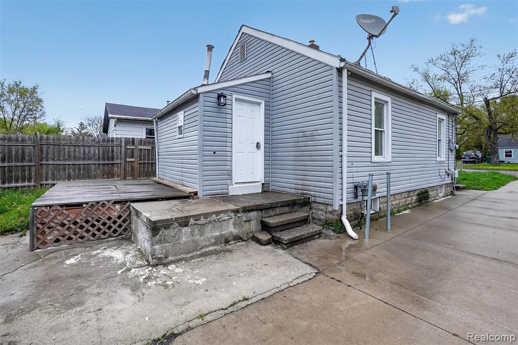 4910 HUGHES Road, Lansing, MI 48910 — Photo 25