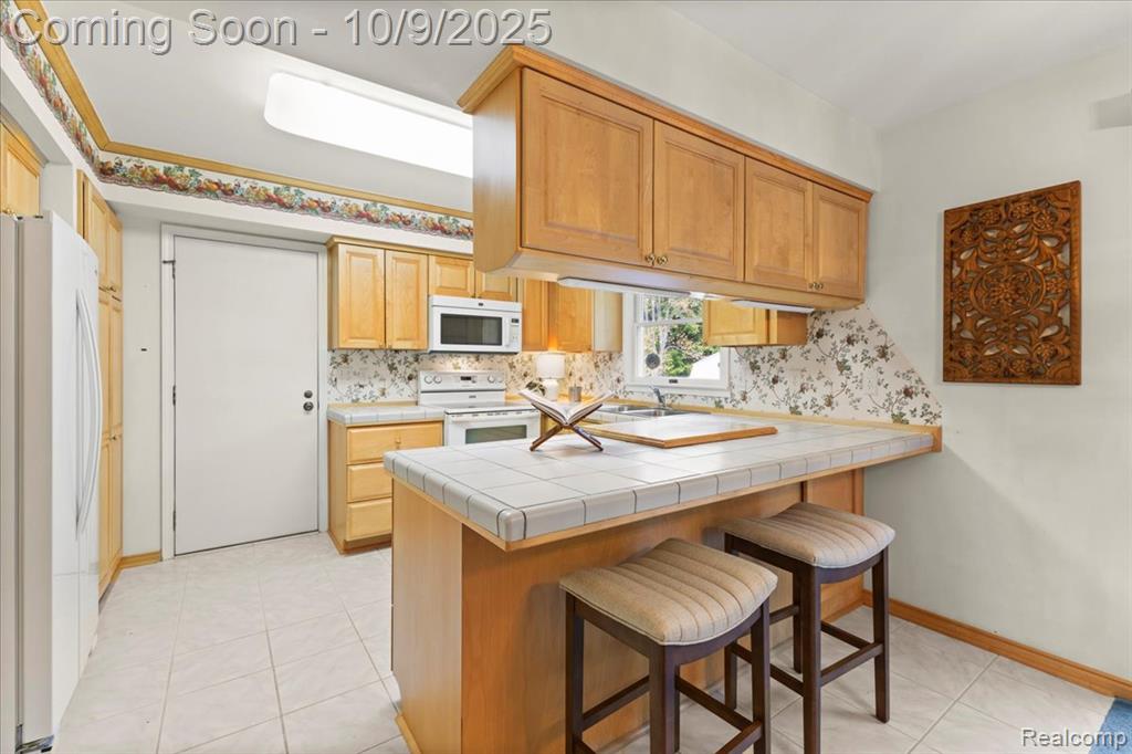 12190 Carriage Trail Circle, Davisburg, MI 48350 — Photo 17