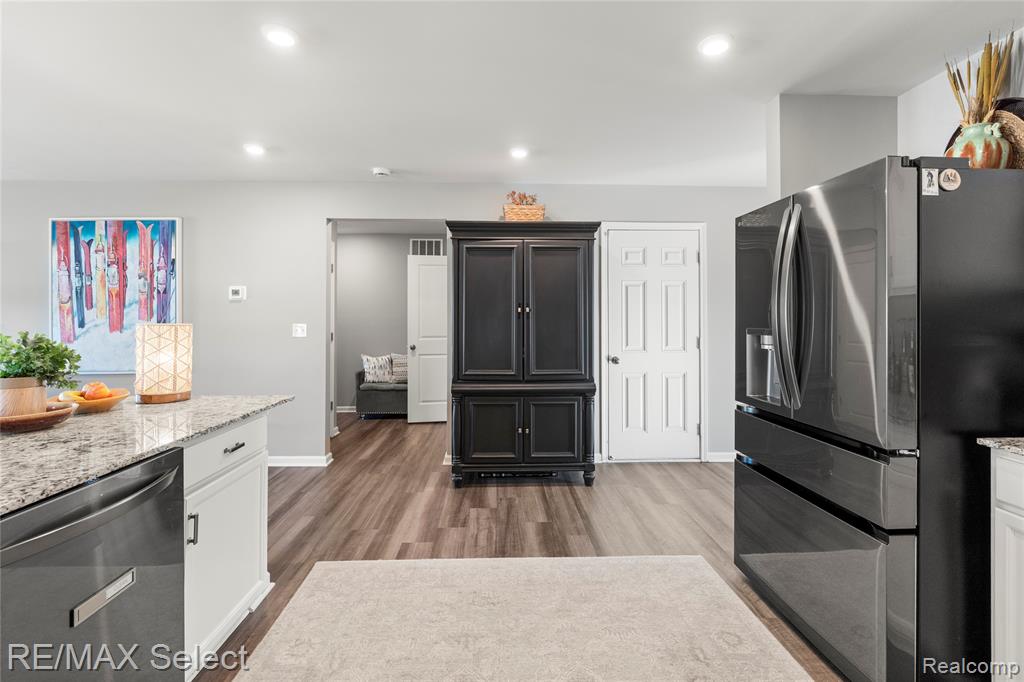 8371 Crossbow Court, Grand Blanc, MI 48439 — Photo 11