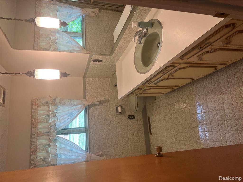 1361 Dyemeadow Lane, Flint, MI 48532 — Photo 12