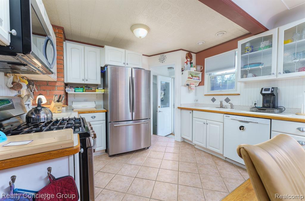 9929 ARDEN Street, Livonia, MI 48150 — Photo 11