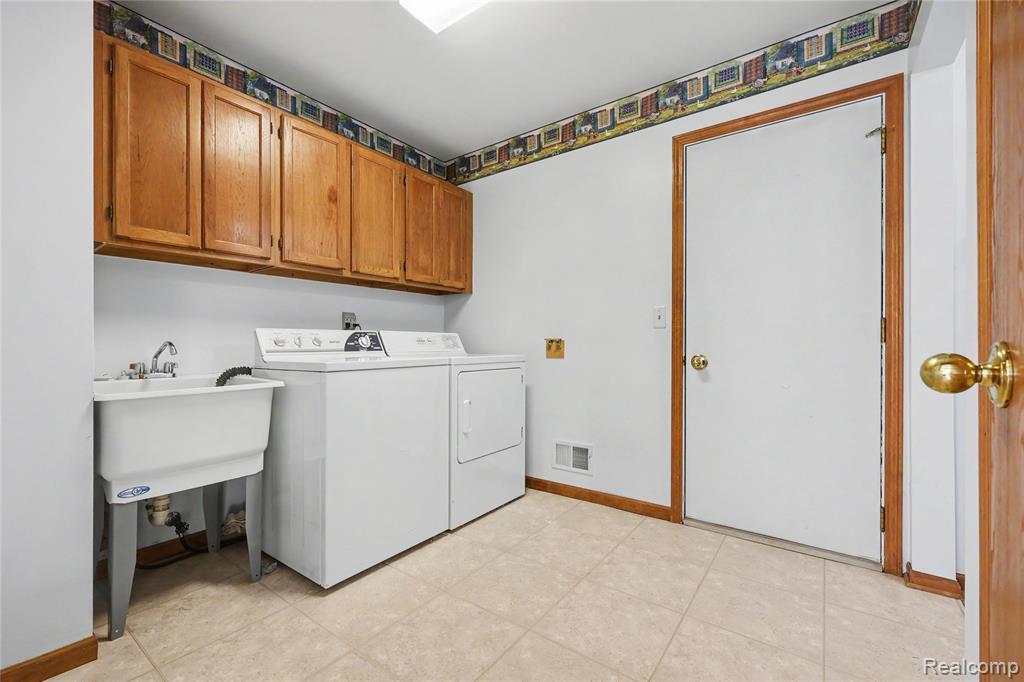 41302 Fortuna Drive E, Clinton Twp, MI 48038 — Photo 25