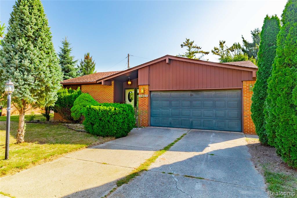 5035 Hillcrest Court, Trenton, MI 48183 — front exterior