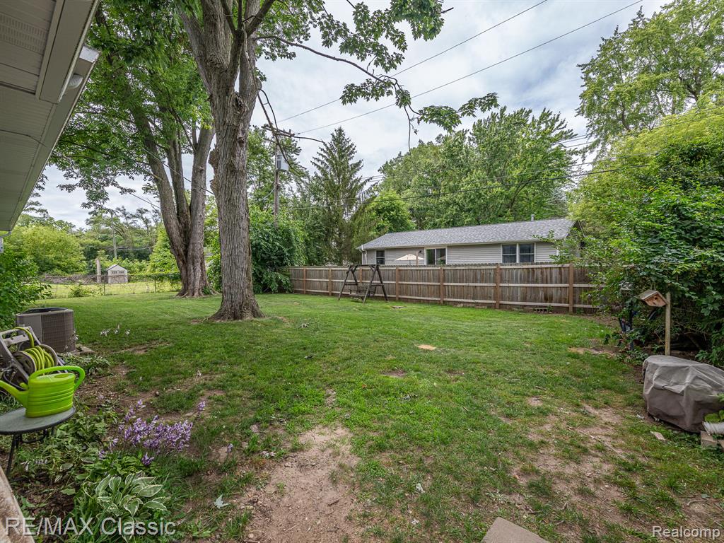 253 Delaware Road, Whitmore Lake, MI 48189 — Photo 27