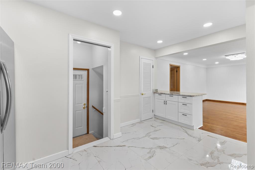 8551 Rockland Street, Dearborn Heights, MI 48127 — Photo 14