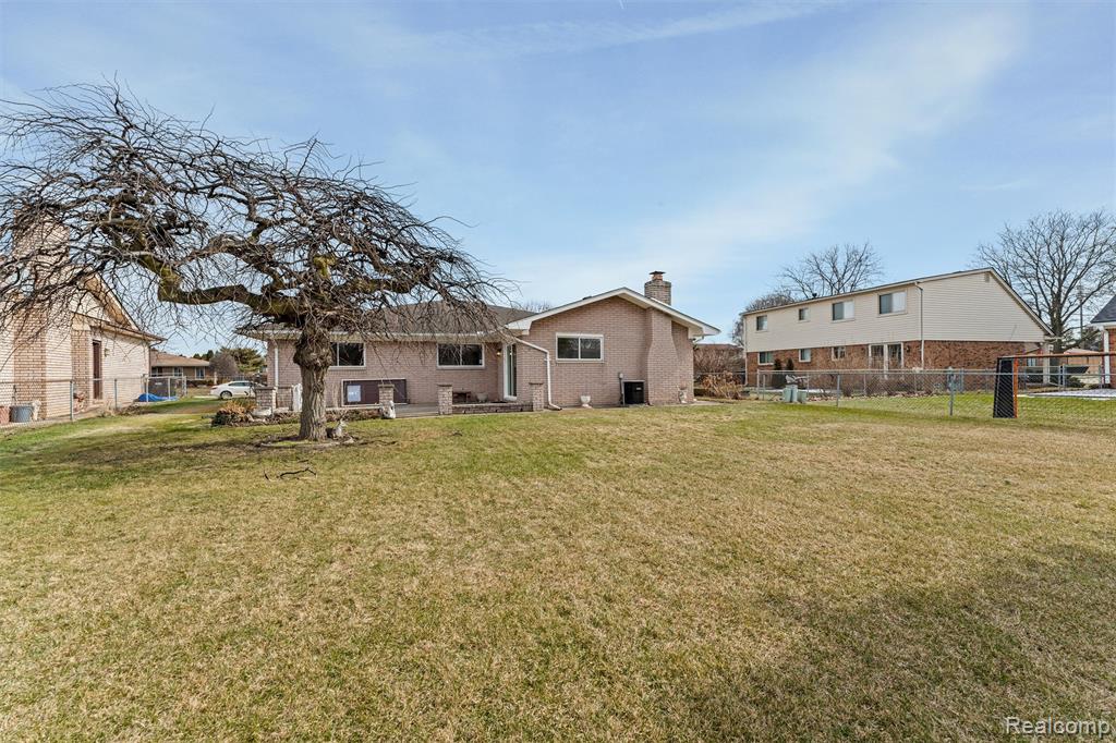 43303 Aspen Drive, Sterling Heights, MI 48313 — Photo 34