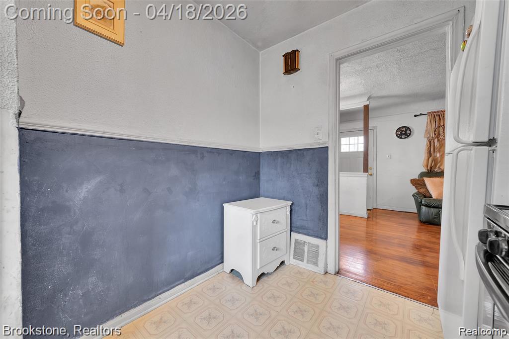 6251 Stahelin Avenue, Detroit, MI 48228 — Photo 9