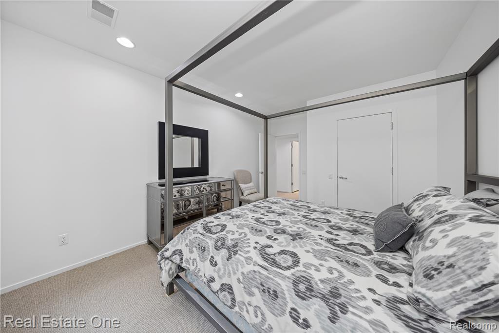 6570 Alden Drive, West Bloomfield, MI 48324 — Photo 39