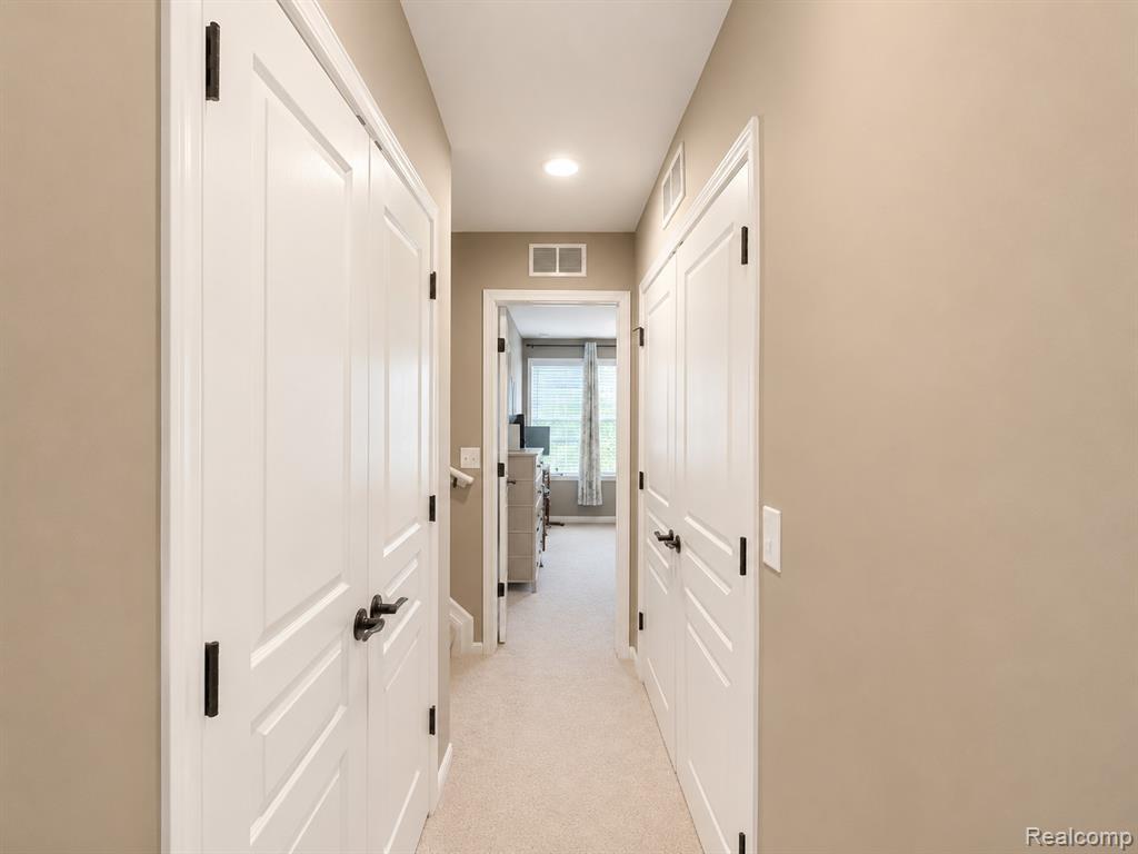 915 Barclay Circle, Rochester Hills, MI 48307 — Photo 8