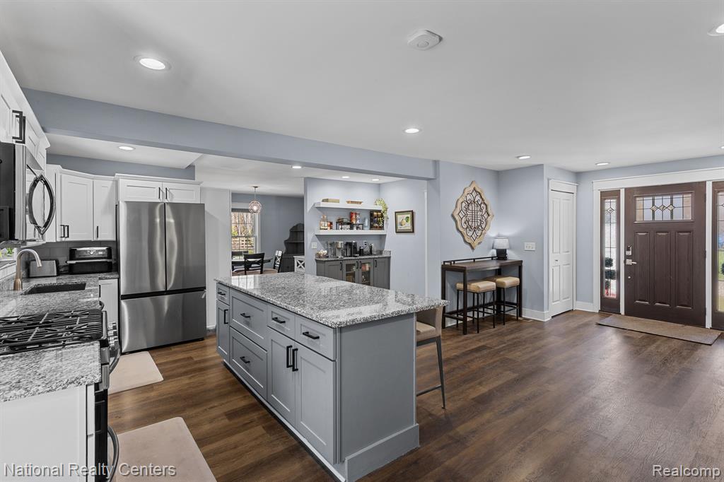 3706 Lakeview Boulevard, Orchard Lake Village, MI 48324 — Photo 4