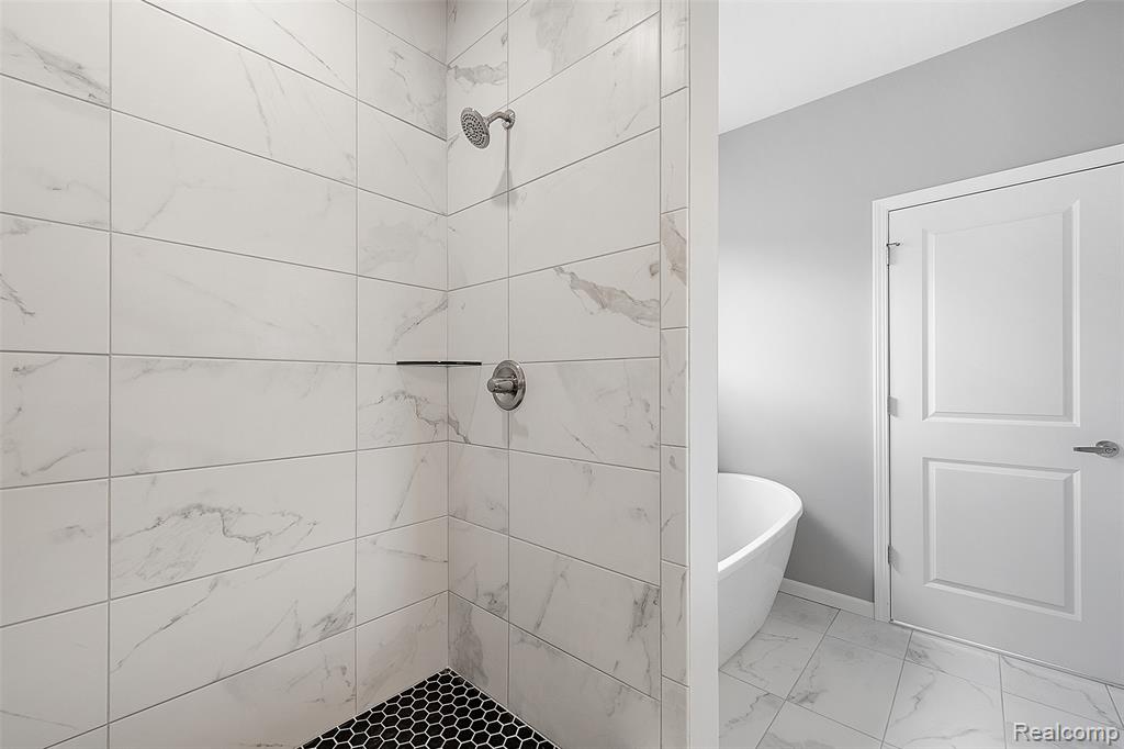5232 Farmridge Lane, Grand Blanc, MI 48439 — Photo 19