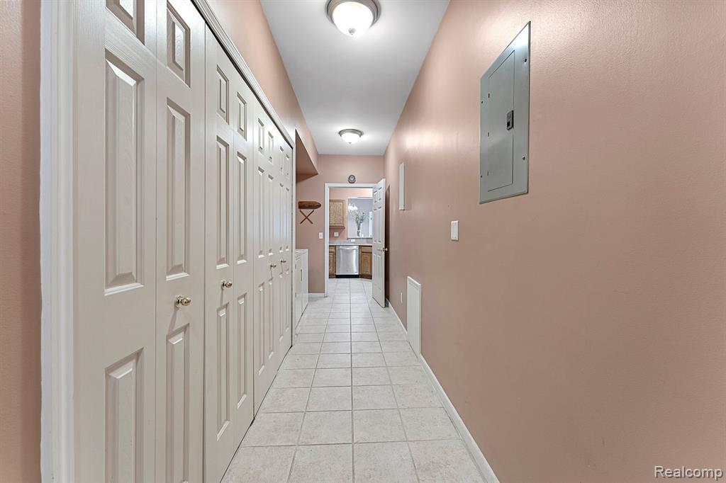 541 MULBERRY Street, Wyandotte, MI 48192 — Photo 23