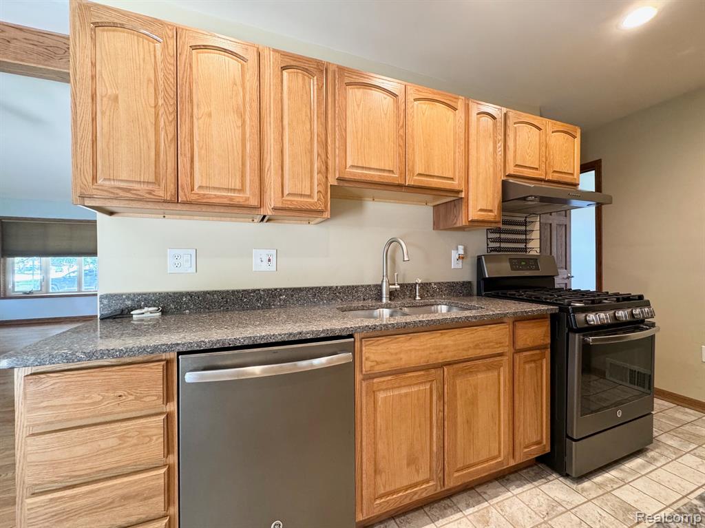 8126 Mills Street, Taylor, MI 48180 — Photo 11
