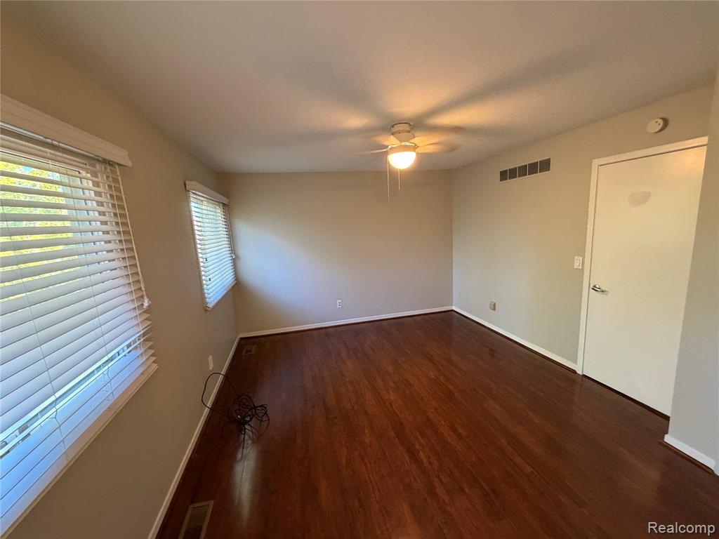 39588 Squire, Novi, MI — Photo 14