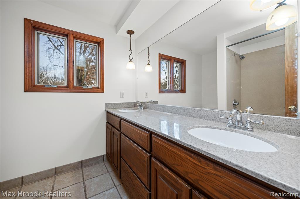6335 Thorneycroft Drive, Shelby Twp, MI 48316 — Photo 26
